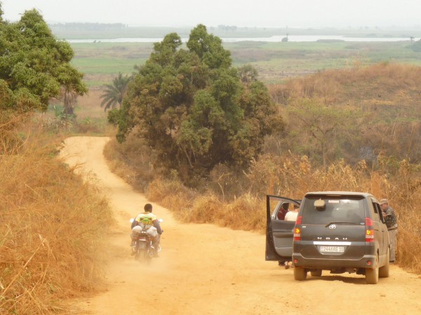 07 On the trail to Manzadi village