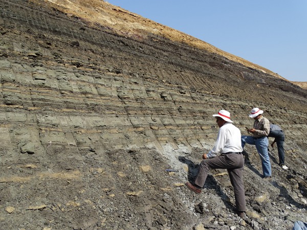02 First prospecting for fossil remains by Rajendra S. Rana (Garhwal Univ.) and Kishor Kumar (Wadia Inst.)
