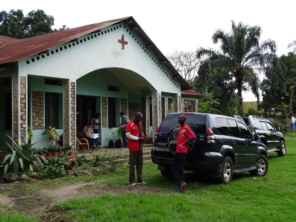 04 Arrival with our two field vehicles at Gungu where we stay for 5 days in the mission of sisters St Joseph of Torino