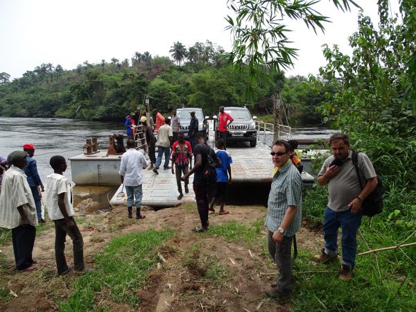 09 The engine of the ferry has been stolen and villagers help by pulling the ferry to the river bank